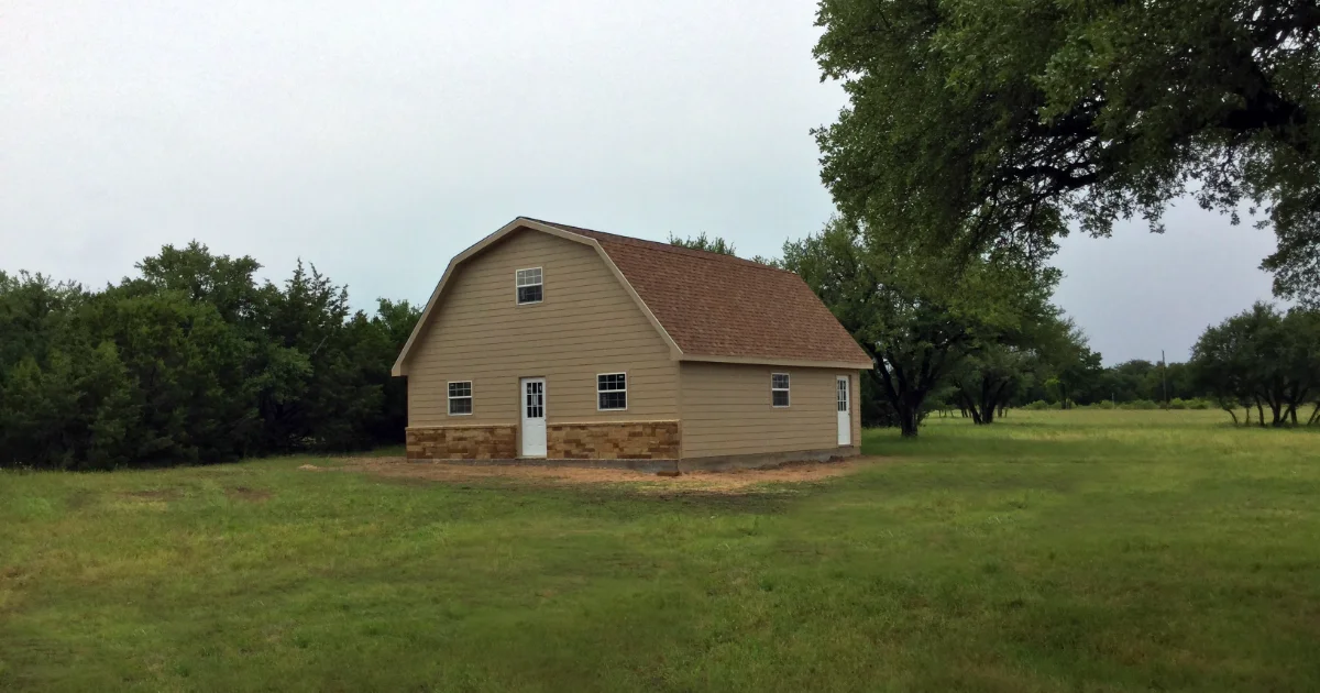 A Stunning Barndominium in the Heart of Iredell, TX